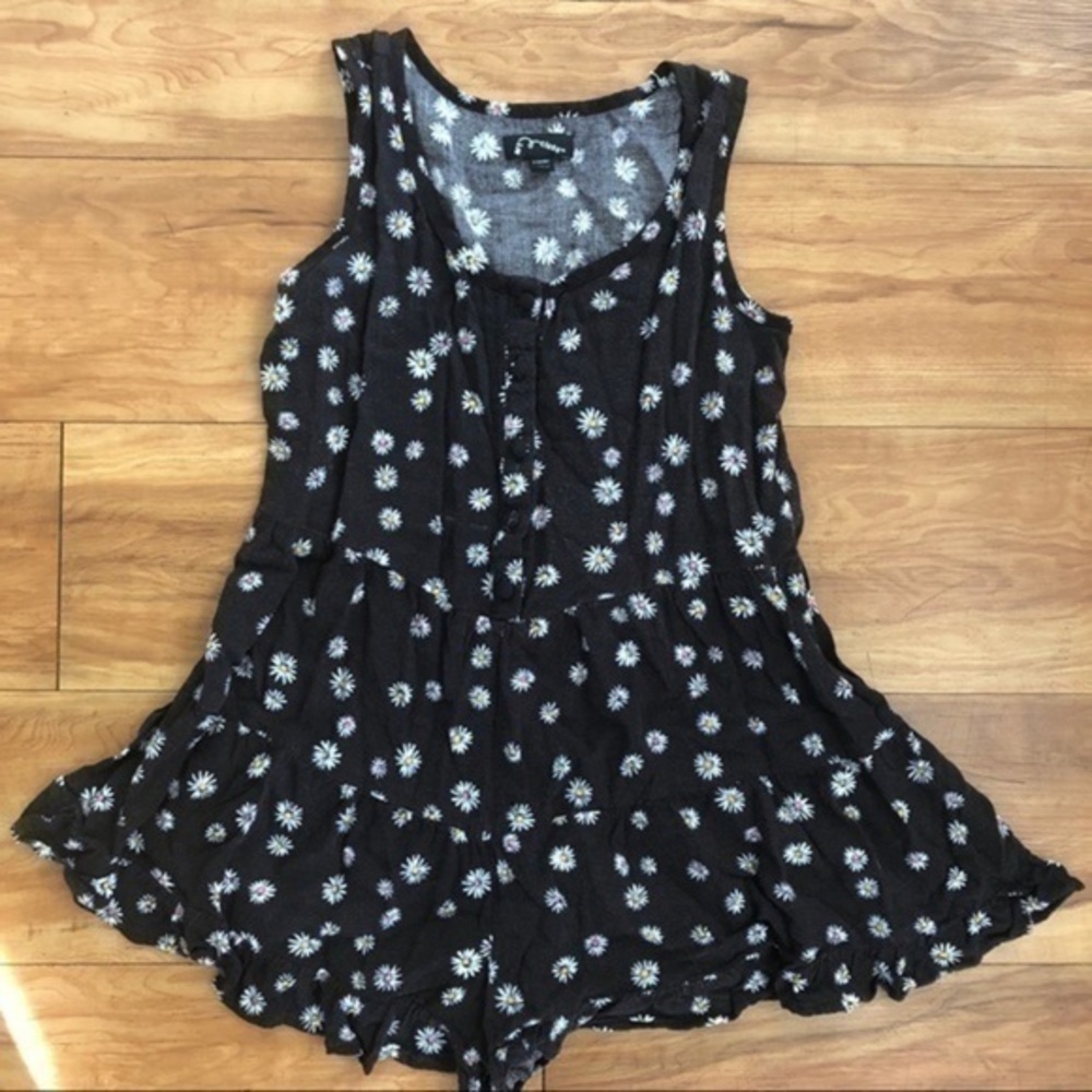 Girl’s Art Class Romper🌼 sz S